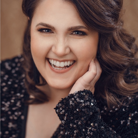 Meet your Posher, Becki - Picture 2 of 2